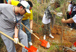 永旺中日友好林千人大型植樹(shù)