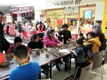 永旺淄博購物中心舉辦 永旺陶藝DIY活動