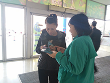 安全知識(shí)進(jìn)商場(chǎng) 青島永旺公益愛心手冊(cè)免費(fèi)發(fā)