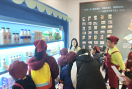 永旺七色花體驗營—走進(jìn)新希望牛奶工廠